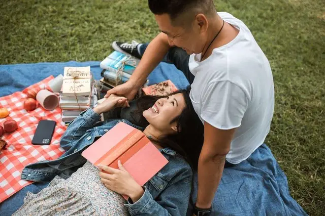Choosing Right: What to Look for in a Couple Therapist